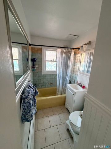 33 Assisi Way, Norwalk, CT 06854