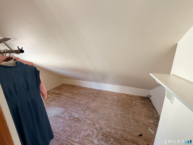 33 Assisi Way, Norwalk, CT 06854