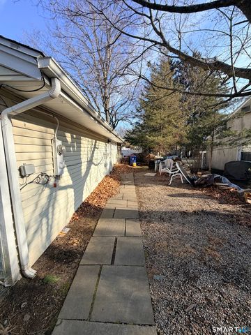 33 Assisi Way, Norwalk, CT 06854