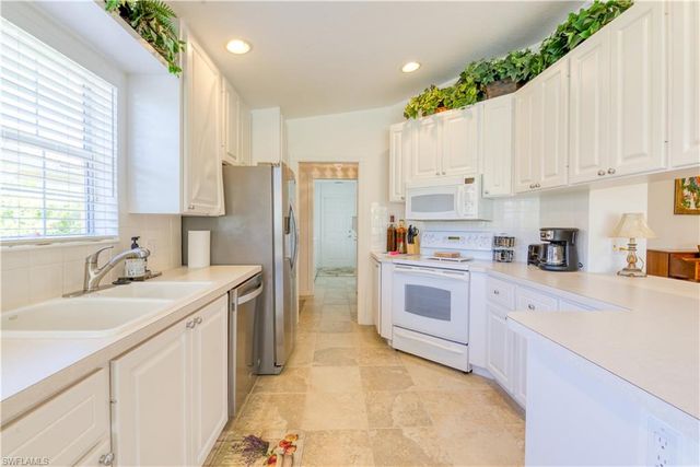7390 Emilia LN, Naples, FL 34114