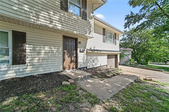 7820 NE San Rafael Drive, Kansas City, MO 64119