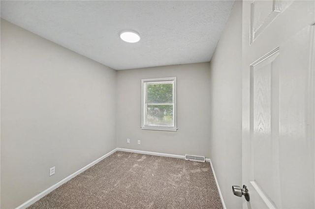 7820 NE San Rafael Drive, Kansas City, MO 64119