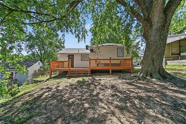 7820 NE San Rafael Drive, Kansas City, MO 64119