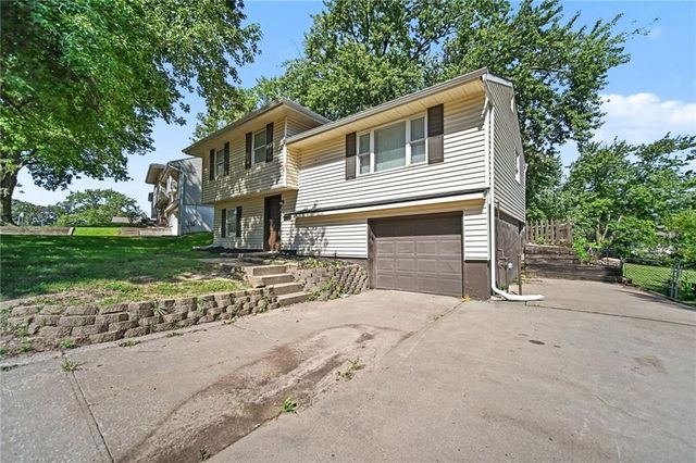 7820 NE San Rafael Drive, Kansas City, MO 64119