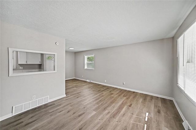 7820 NE San Rafael Drive, Kansas City, MO 64119