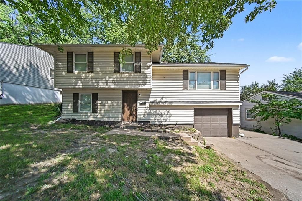 7820 NE San Rafael Drive, Kansas City, MO 64119