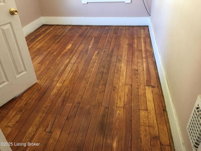 4625 Brewster Ave, Louisville, KY 40211