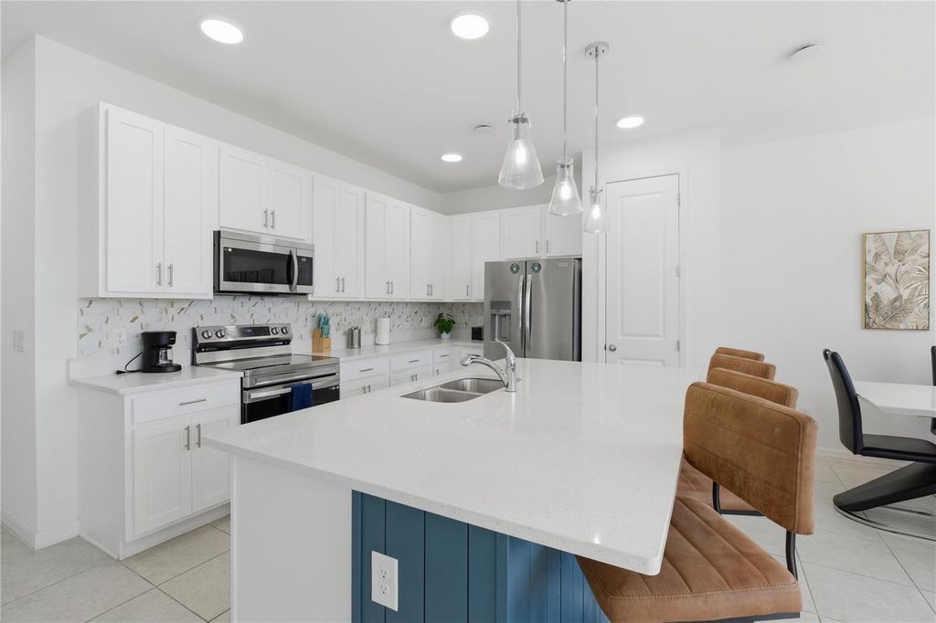 Image 14 of property listing at 710 LONGBOAT DRIVE, Davenport, FL 33896