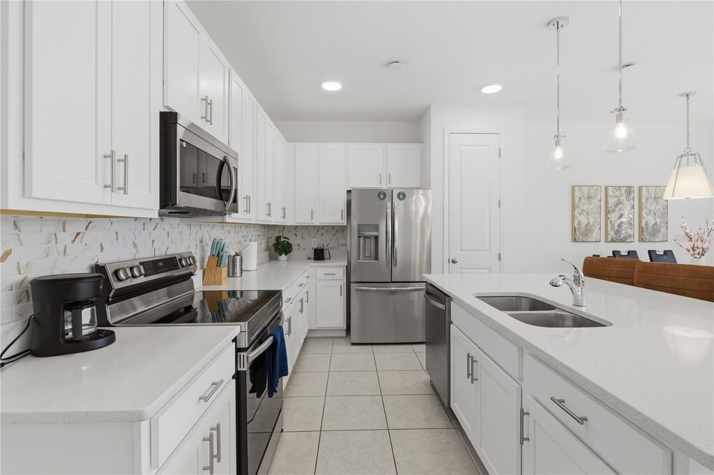 Image 9 of property listing at 710 LONGBOAT DRIVE, Davenport, FL 33896