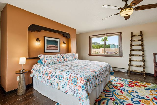 10 Camino Oriente, Santa Fe, NM 87508