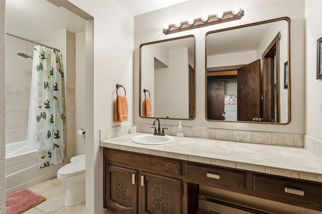 10 Camino Oriente, Santa Fe, NM 87508