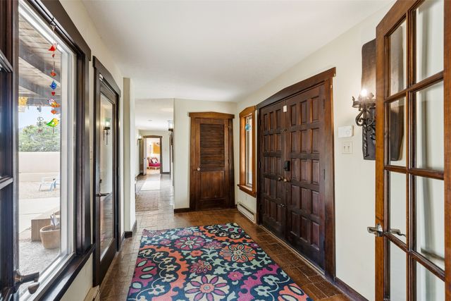 10 Camino Oriente, Santa Fe, NM 87508