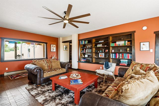 10 Camino Oriente, Santa Fe, NM 87508