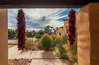 10 Camino Oriente, Santa Fe, NM 87508