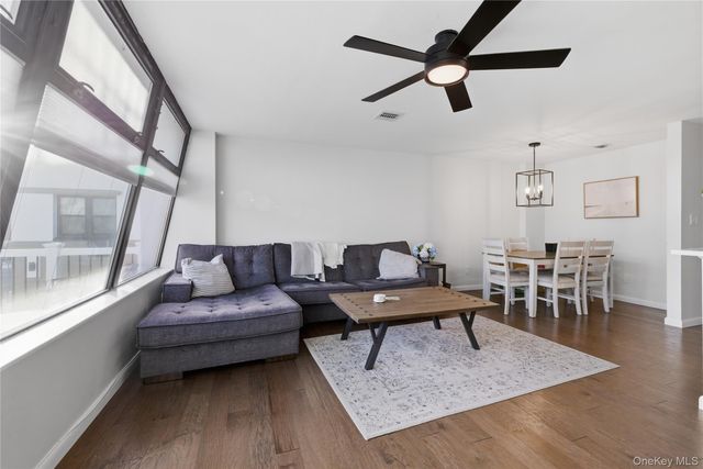 523 W Broadway A, Long Beach, NY 11561