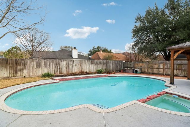 24 Dover Drive, Conroe, TX 77304