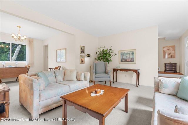 2714 Groesbeck Avenue, Lansing, MI 48912