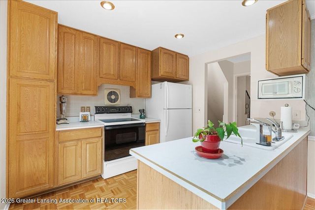 2714 Groesbeck Avenue, Lansing, MI 48912