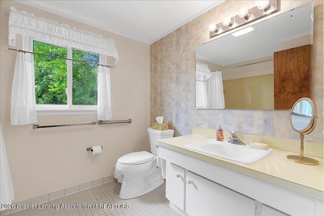2714 Groesbeck Avenue, Lansing, MI 48912