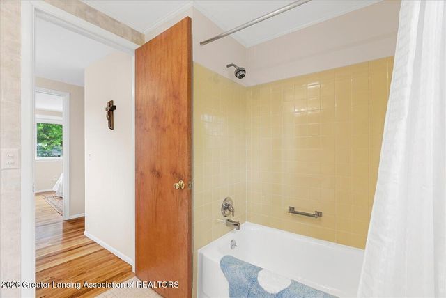 2714 Groesbeck Avenue, Lansing, MI 48912