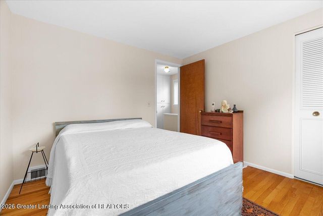 2714 Groesbeck Avenue, Lansing, MI 48912