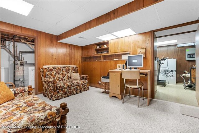 2714 Groesbeck Avenue, Lansing, MI 48912