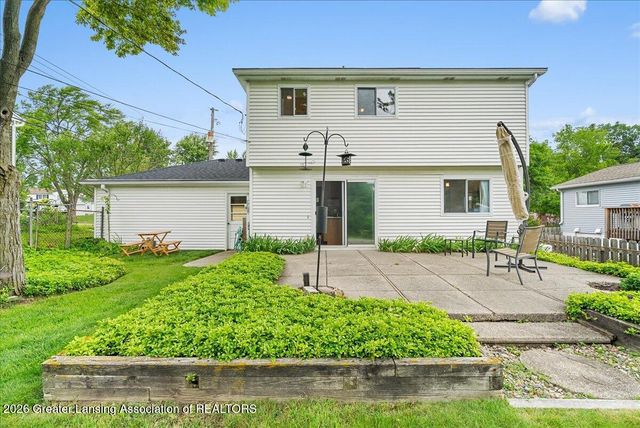 2714 Groesbeck Avenue, Lansing, MI 48912