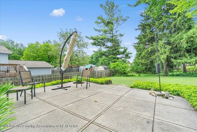 2714 Groesbeck Avenue, Lansing, MI 48912