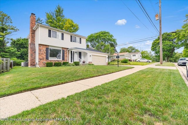 2714 Groesbeck Avenue, Lansing, MI 48912