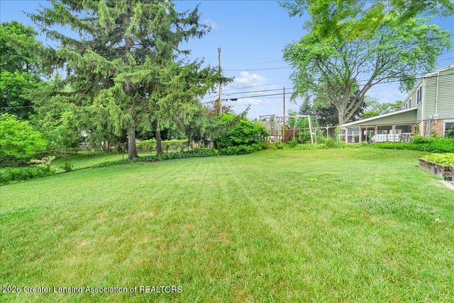 2714 Groesbeck Avenue, Lansing, MI 48912