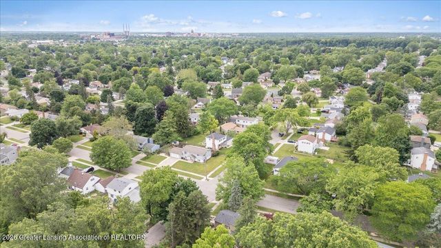 2714 Groesbeck Avenue, Lansing, MI 48912
