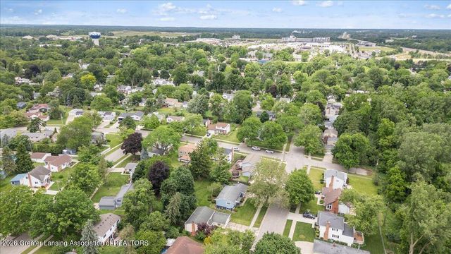 2714 Groesbeck Avenue, Lansing, MI 48912