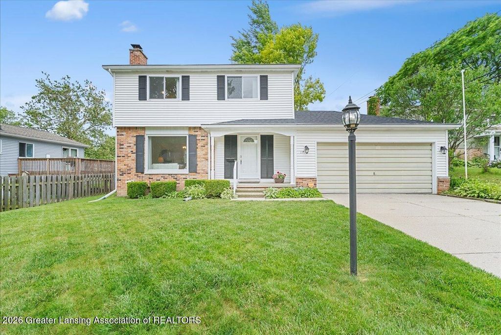 2714 Groesbeck Avenue, Lansing, MI 48912
