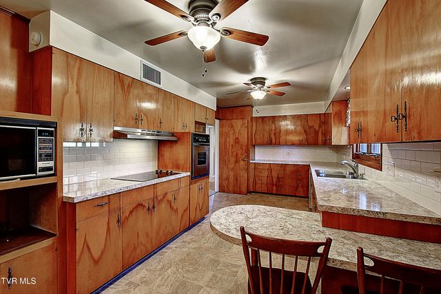 528 Bays View Road, Kingsport, TN 37660