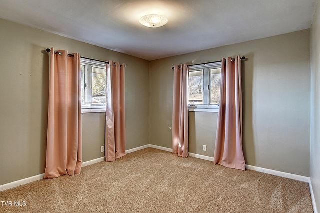 528 Bays View Road, Kingsport, TN 37660