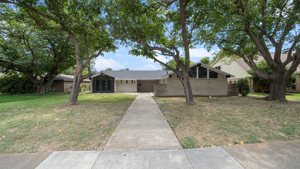 11530 Drummond Drive, Dallas, TX 75228