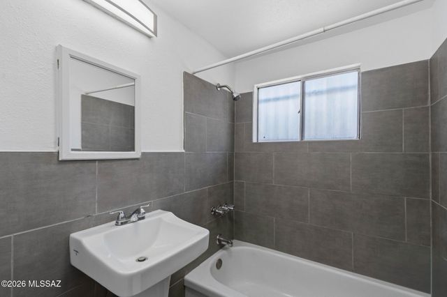 2307 S 2nd Avenue, Tucson, AZ 85713