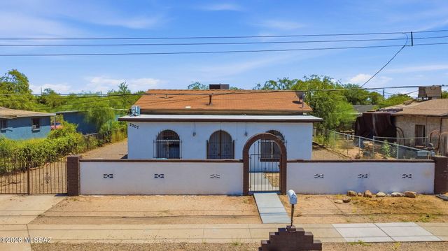 2307 S 2nd Avenue, Tucson, AZ 85713