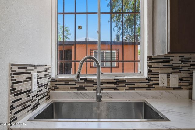 2307 S 2nd Avenue, Tucson, AZ 85713