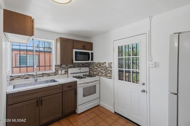 2307 S 2nd Avenue, Tucson, AZ 85713