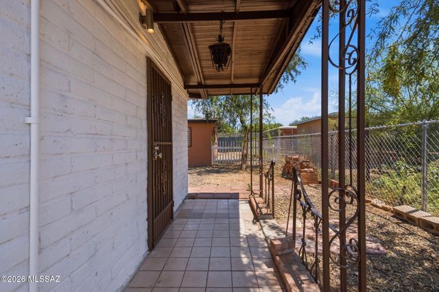 2307 S 2nd Avenue, Tucson, AZ 85713