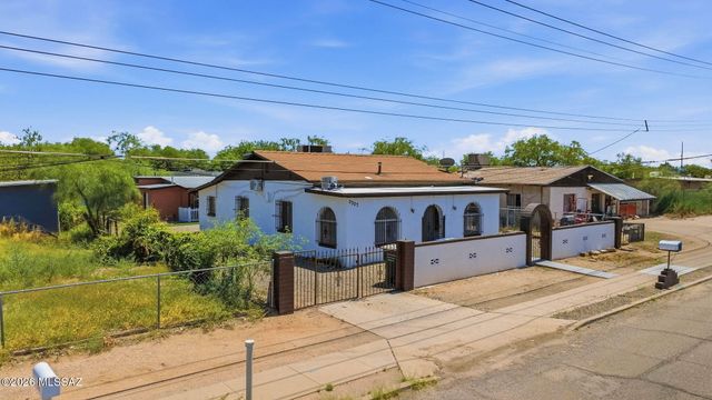 2307 S 2nd Avenue, Tucson, AZ 85713