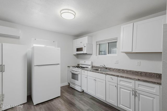 2307 S 2nd Avenue, Tucson, AZ 85713