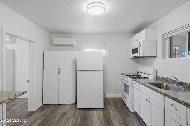 2307 S 2nd Avenue, Tucson, AZ 85713