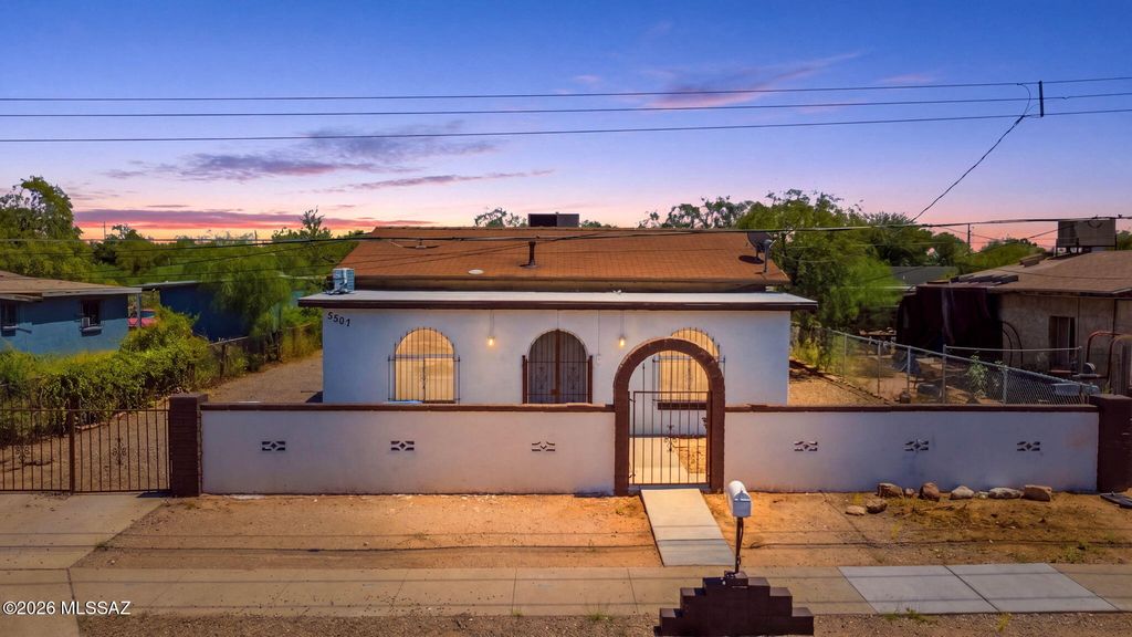 2307 S 2nd Avenue, Tucson, AZ 85713
