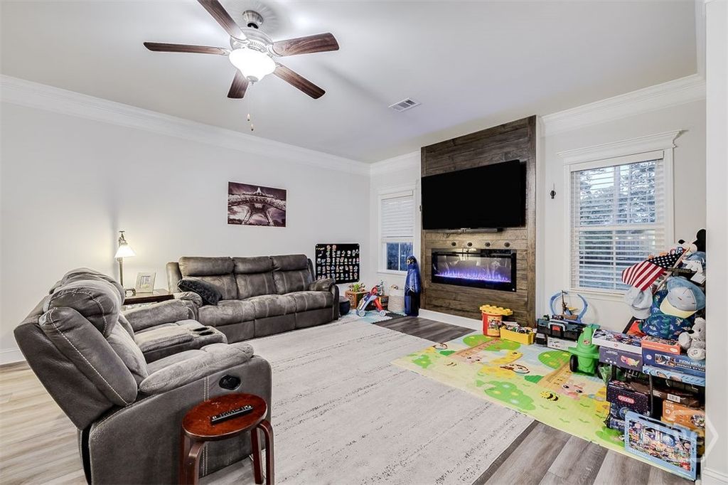 Image 19 of property listing at 169 Pitch Point Trail, Richmond Hill, GA 31324