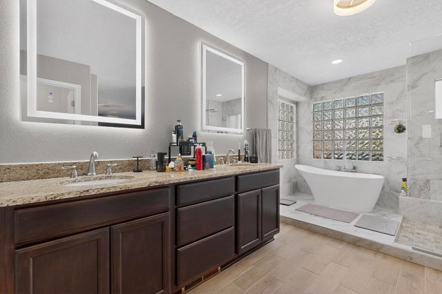 8448 Manuel Cia Place NE, Albuquerque, NM 87122