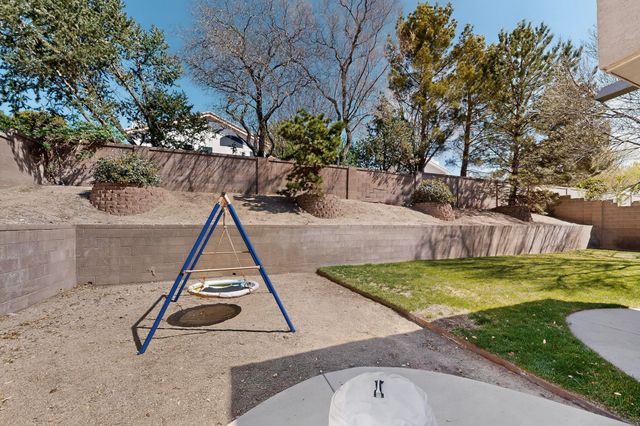 8448 Manuel Cia Place NE, Albuquerque, NM 87122