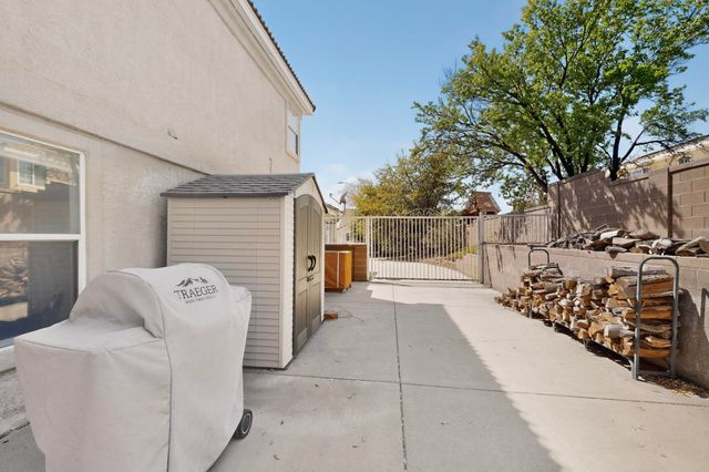 8448 Manuel Cia Place NE, Albuquerque, NM 87122
