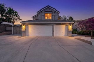 8448 Manuel Cia Place NE, Albuquerque, NM 87122